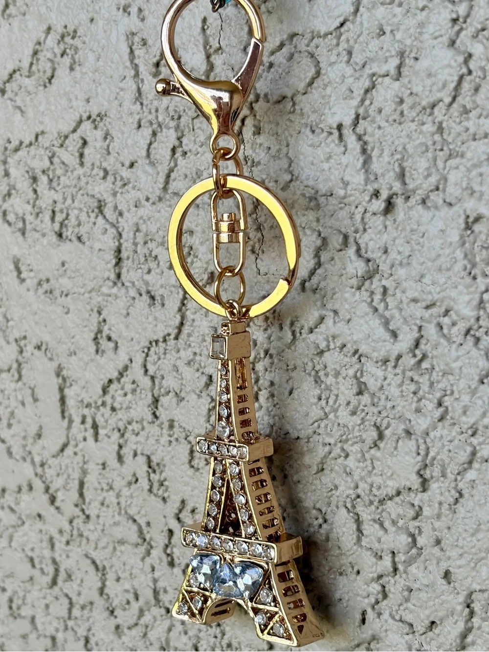 Sparkling Gold Eiffel Tower Crystal Keychain - Chic Women’s Accessory